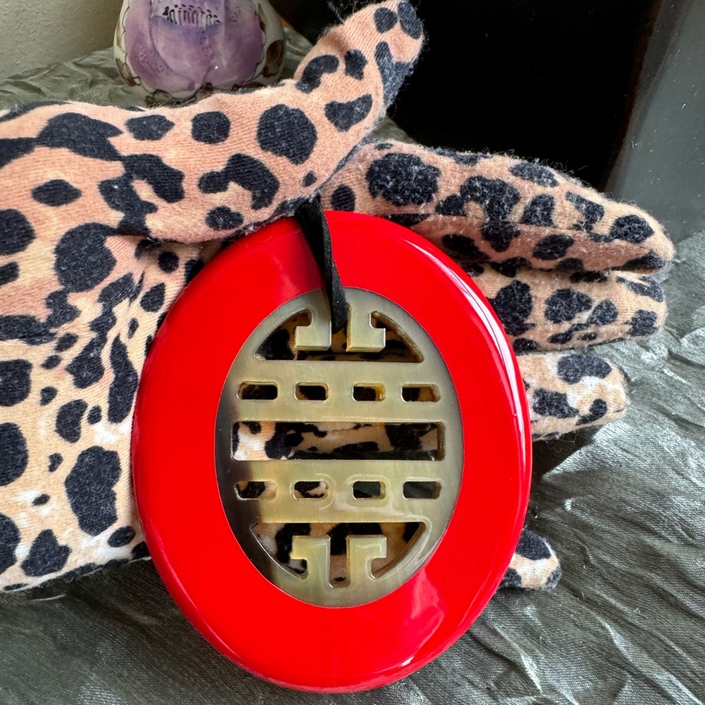 Hermès Style Carved Horn Oversized Necklace - Picture 6 of 9